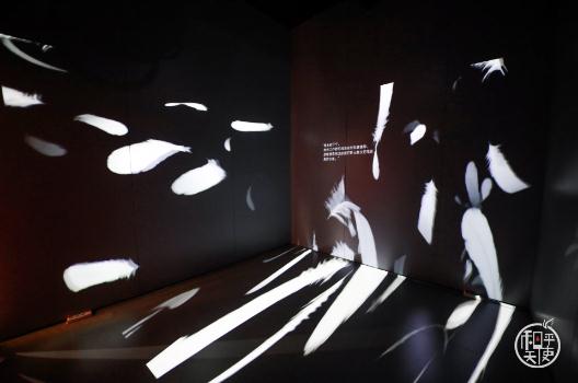 王凯玩潮人气打卡,周大福和平天使概念艺术展呈新品惊喜不断 王凯玩潮人气打卡,周大福和平天使概念艺术展呈新品惊喜不断