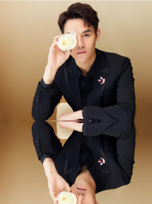 王凯玩潮人气打卡,周大福和平天使概念艺术展呈新品惊喜不断 王凯玩潮人气打卡,周大福和平天使概念艺术展呈新品惊喜不断