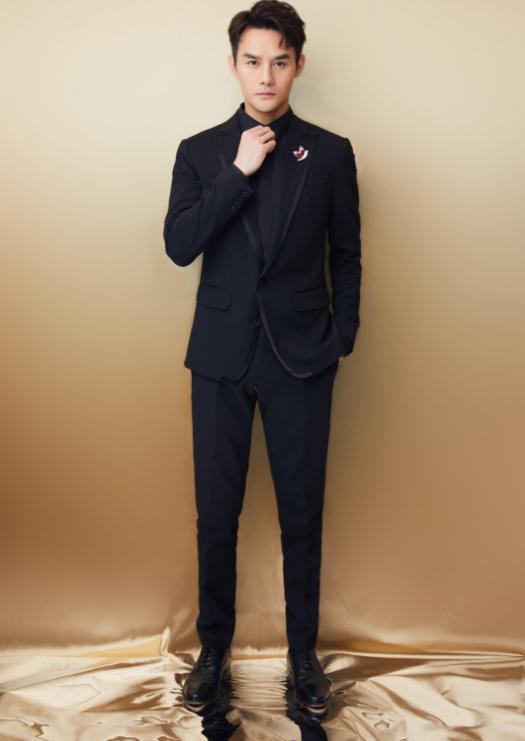 王凯玩潮人气打卡,周大福和平天使概念艺术展呈新品惊喜不断 王凯玩潮人气打卡,周大福和平天使概念艺术展呈新品惊喜不断