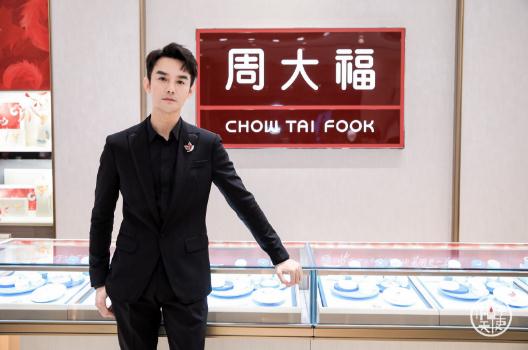 王凯玩潮人气打卡,周大福和平天使概念艺术展呈新品惊喜不断 王凯玩潮人气打卡,周大福和平天使概念艺术展呈新品惊喜不断