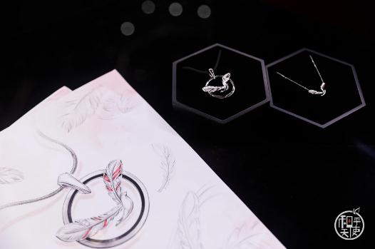 王凯玩潮人气打卡,周大福和平天使概念艺术展呈新品惊喜不断 王凯玩潮人气打卡,周大福和平天使概念艺术展呈新品惊喜不断