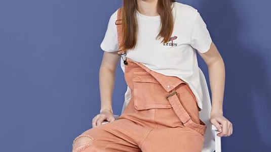 背带裤搭配什么上衣好看2020