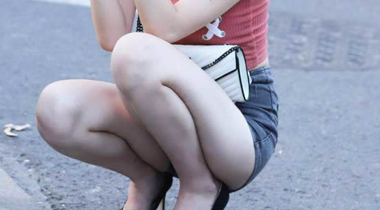 女神深蹲你见过吗?咋就这么美呢!