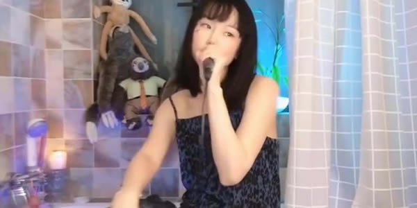 黄龄浴室歌姬什么梗