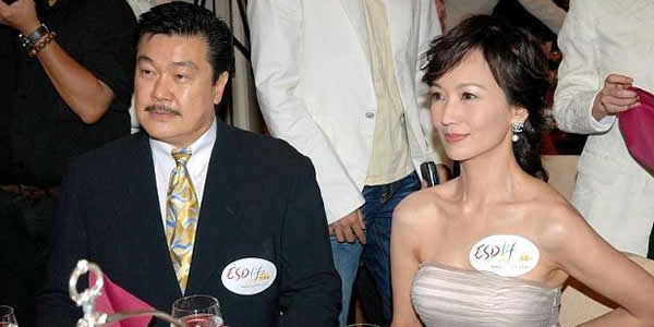 赵雅芝的老公是谁为什么总是跟着她