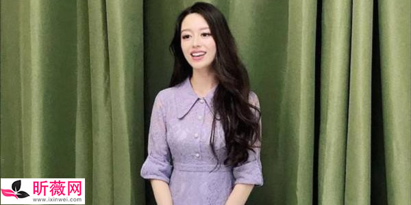 吉娜为什么会说中文