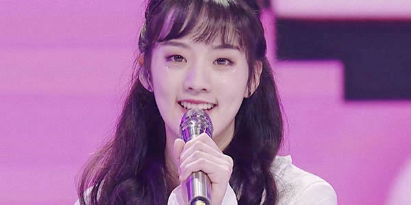 微微就是秋天里每片落叶什么歌