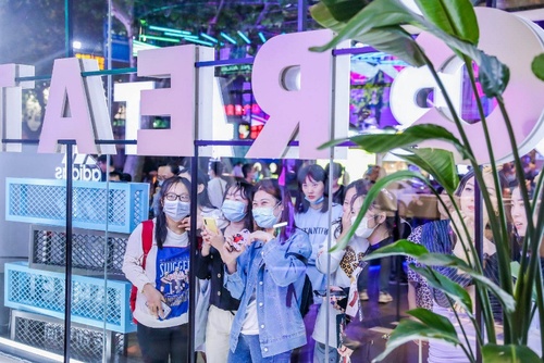 热血少年空降阿迪达斯门店，解锁《运动吧少年》限定周末