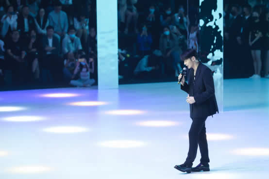 李荣浩、李宇春、谭松韵同框百丽国际时尚欢聚盛典？真香