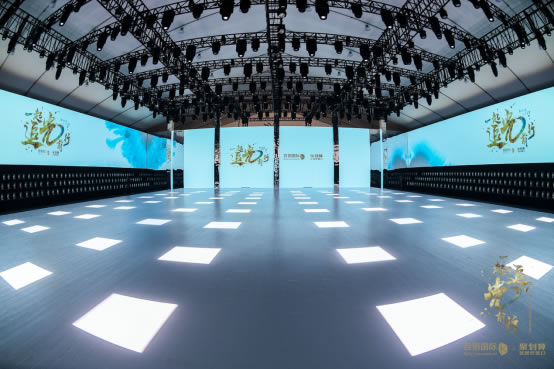 这届百丽国际时尚欢聚盛典看头十足,李荣浩、李宇春、谭松韵合体看秀 这届百丽国际时尚欢聚盛典看头十足,李荣浩、李宇春、谭松韵合体看秀