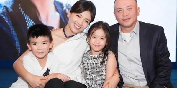 刘涛离了婚是真的吗 刘涛离了婚是真的吗