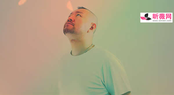 我们终究也成路人了就这样谁也不理谁了是什么歌 我们终究也成路人了就这样谁也不理谁了是什么歌