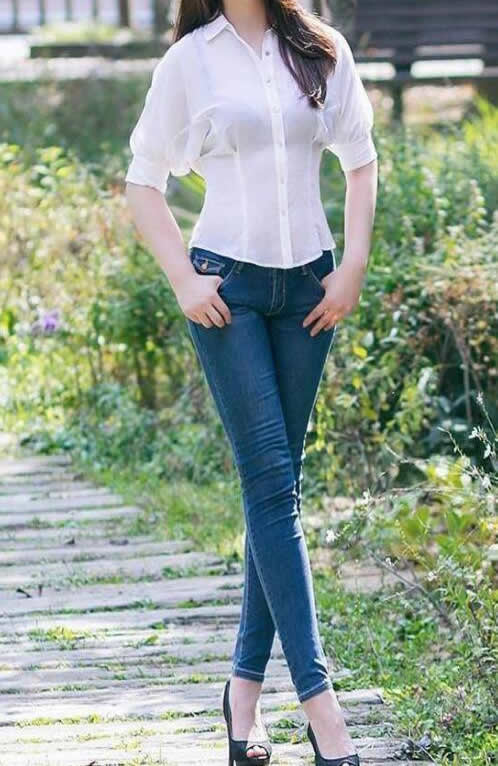 身材高挑的时尚女生图片