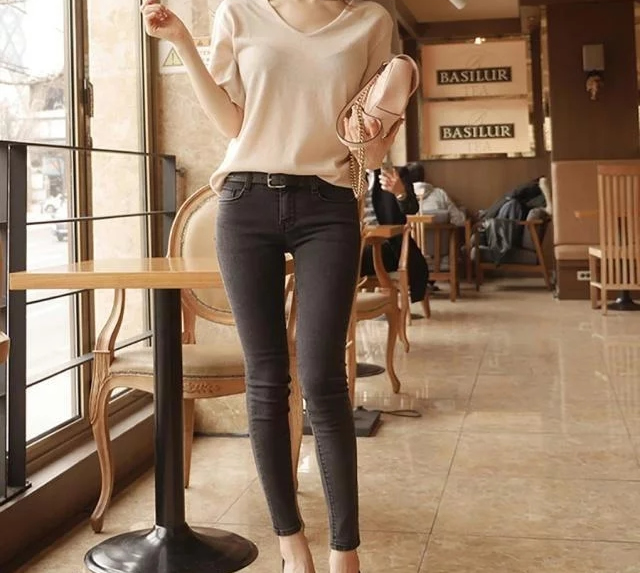 身材高挑的时尚女生图片