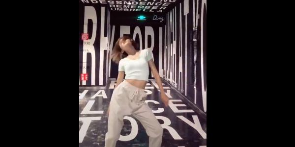 代古拉k最火视频的音乐叫什么？