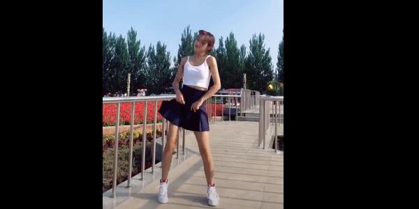 代古拉k最火视频的音乐叫什么？