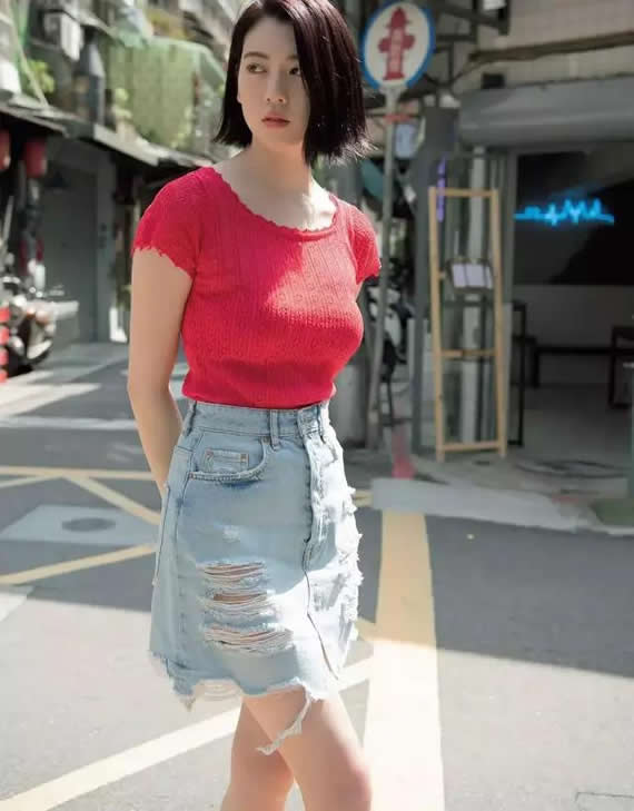 三吉彩花身高多少，三围曝光令人羡慕的好身材照片