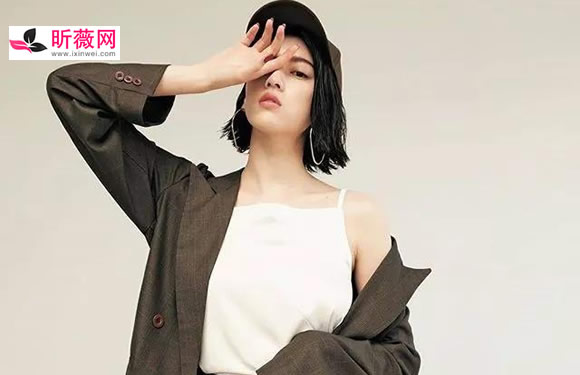 三吉彩花身高多少，三围曝光令人羡慕的好身材照片