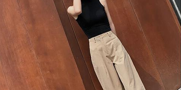 卡其色裤子配什么颜色上衣好看？