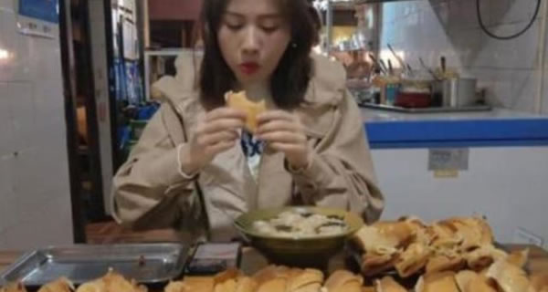 密子君吃那么多是真的吗? 密子君吃那么多是真的吗?