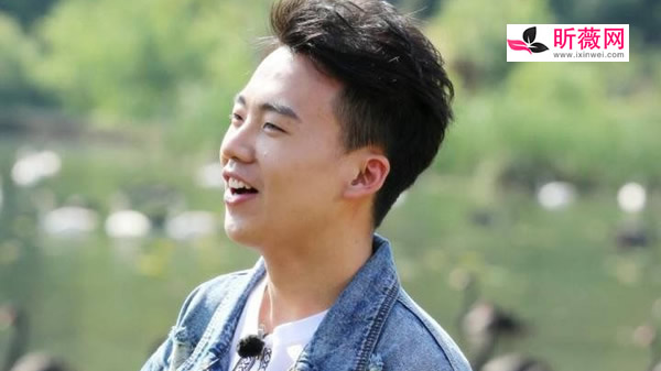 郭麒麟胖的时候图片 如今郭麒麟是男神但依旧可爱 郭麒麟胖的时候图片 如今郭麒麟是男神但依旧可爱