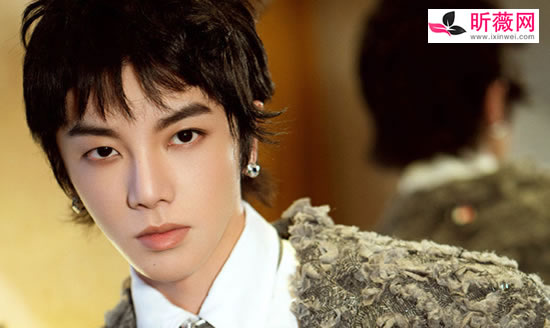 华晨宇张碧晨一家三口合照 事件始末竟被1岁女儿名字甜到了