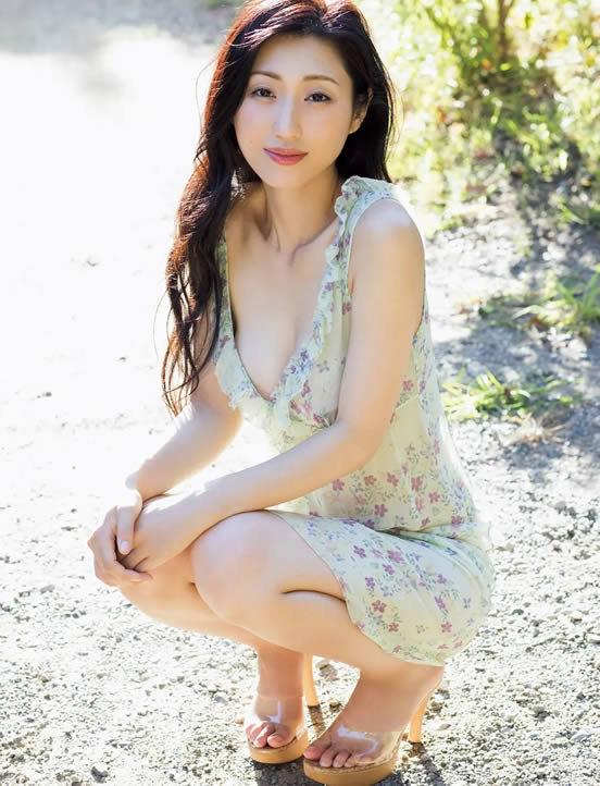 坛蜜个人资料简介：性感女神坛蜜作品剧照美照