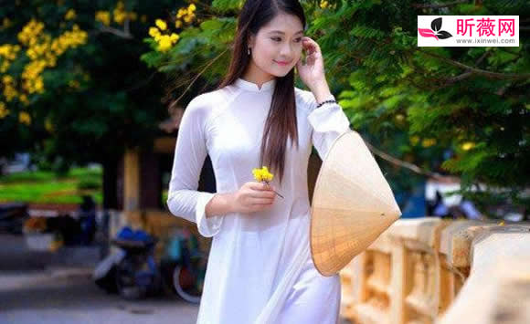 越南女孩漂亮又养眼，别一直盯着看，看多了可能走不了