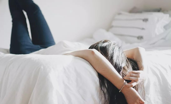 偷偷去男朋友家睡好不好？