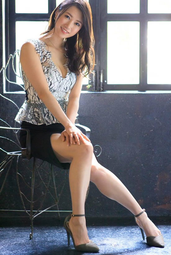 铃乃広香个人资料简介：御用模特儿铃乃广香作品及剧照