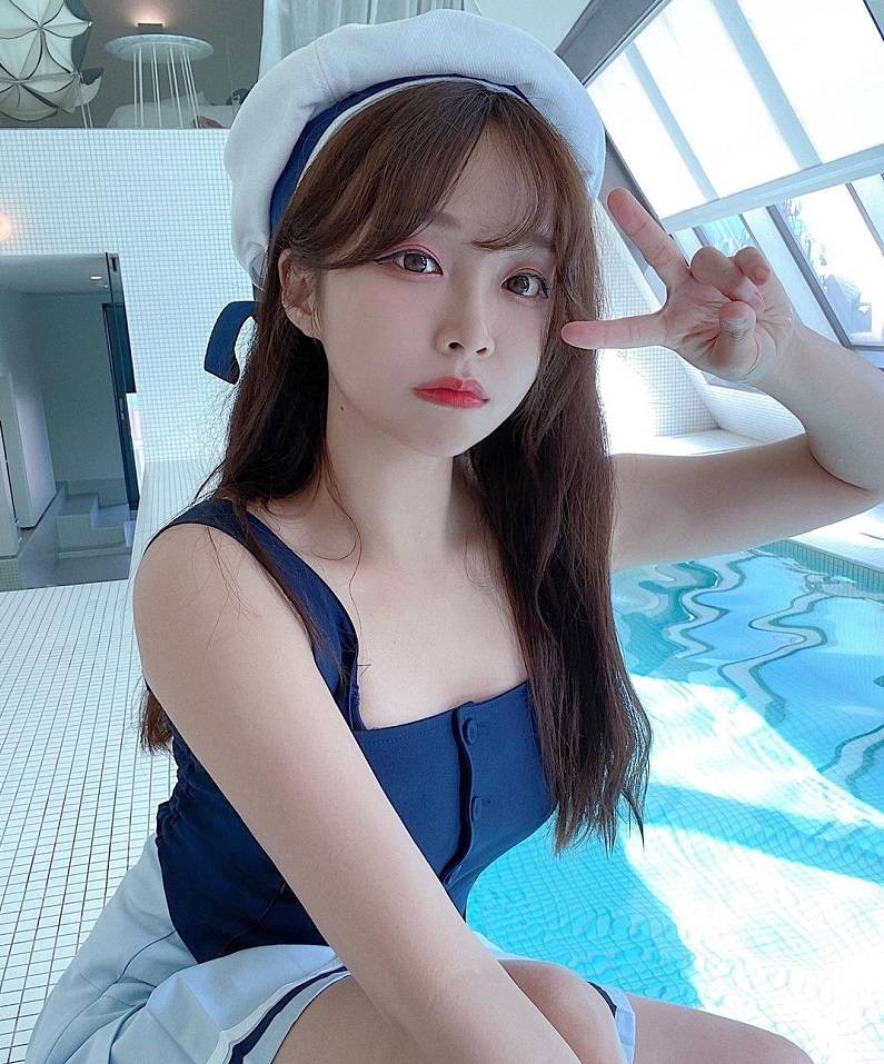 Coco给你初恋感 Coco超甜女友力曼妙好身材