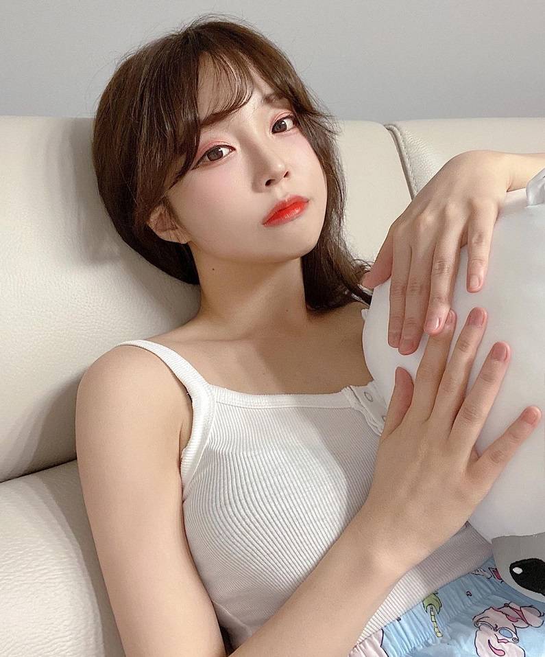 Coco给你初恋感 Coco超甜女友力曼妙好身材