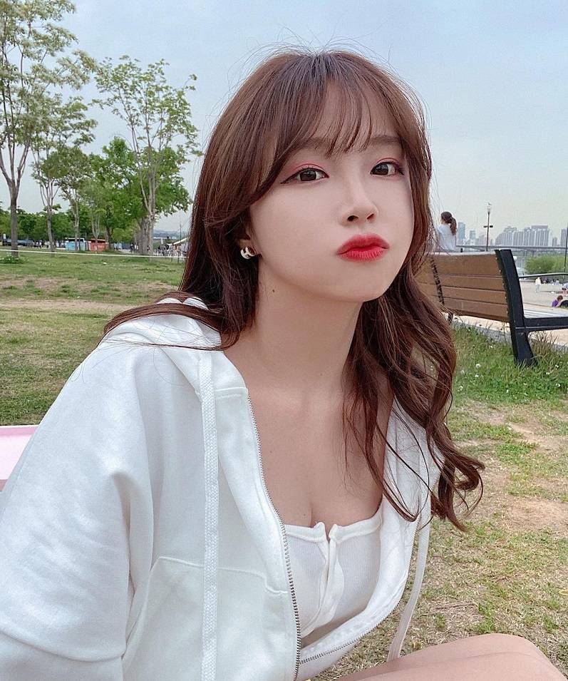 Coco给你初恋感 Coco超甜女友力曼妙好身材