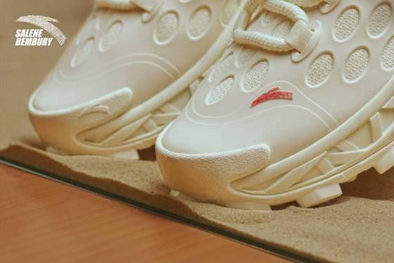 ANTA x SELEHE BEMBURY联手呈献安踏巢鞋 ANTA x SELEHE BEMBURY联手呈献安踏巢鞋