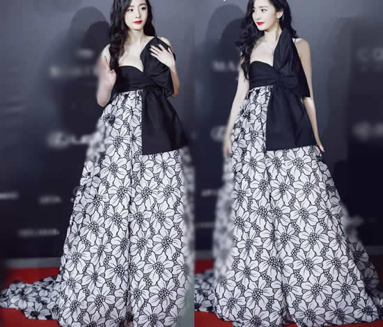 杨幂的性感时髦礼服装,上半身只穿蝴蝶结魅力十足 杨幂的性感时髦礼服装,上半身只穿蝴蝶结魅力十足