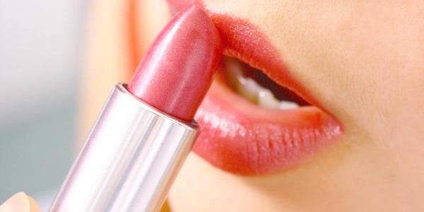 怎么减少涂口红的危害？