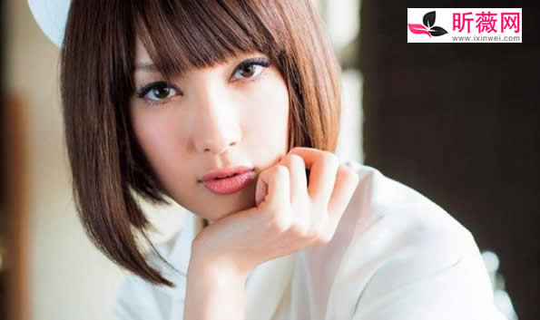 日本菜菜绪个人资料：美腿代表菜菜绪作品美照