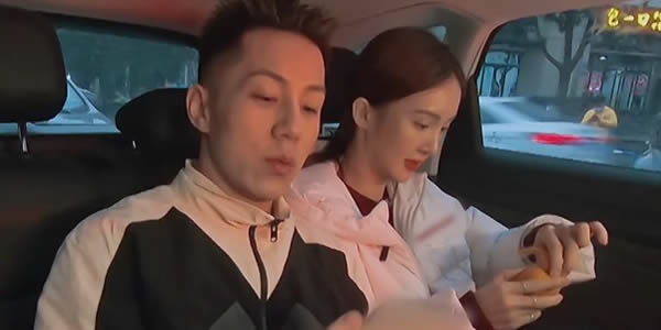 卡斯柏女朋友是谁