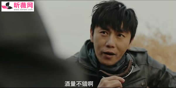 沙海吴邪被割喉坠崖谁救的? 沙海吴邪被割喉坠崖谁救的?