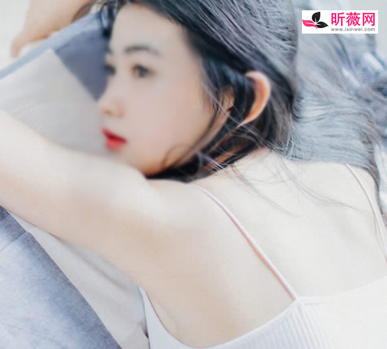 越低调的女人越不简单：给人感觉不简单的女人 图片