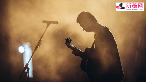 十大伤感歌曲排名，越难受越想听的伤感歌曲