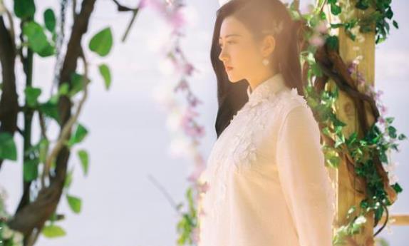 白英为什么先复活司藤？白英和司藤之间究竟是什么关系？