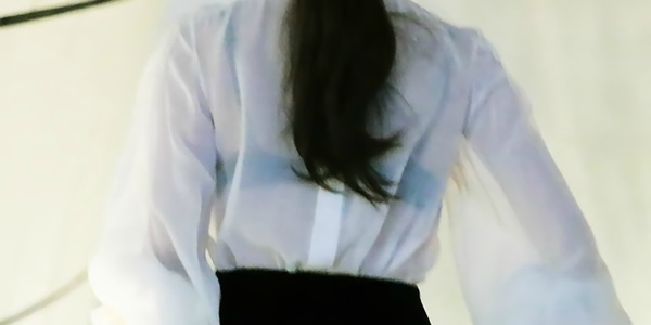 女人为什么带黑色胸罩？