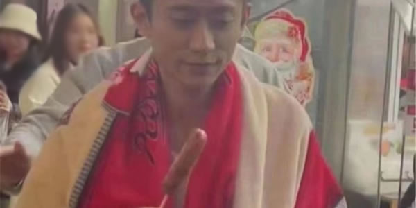 张一山把南艺烤肠吃涨价怎么回事? 张一山把南艺烤肠吃涨价怎么回事?