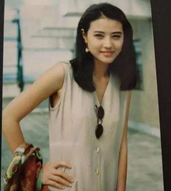 周海媚个人简历资料及照片年轻时照片