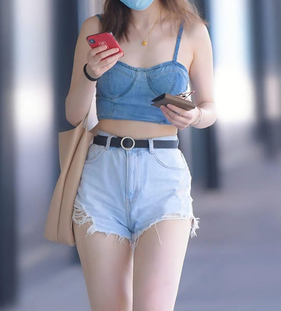 时尚搭配女装图片 简约时尚美丽动人