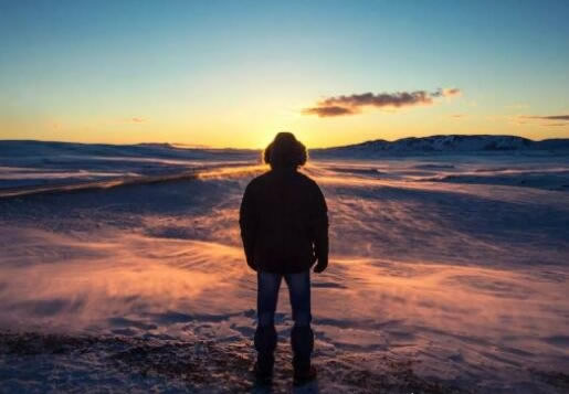 一个人寒了心的图片(一个人寒了心的说说)