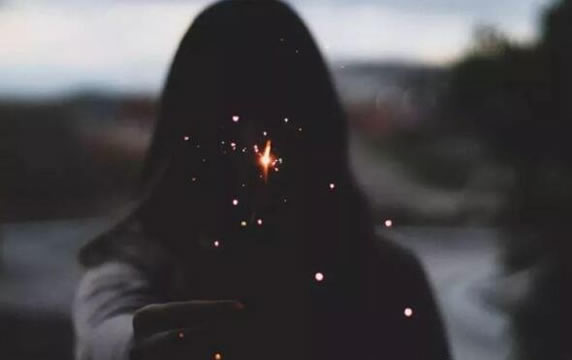 一个人寒了心的图片(一个人寒了心的说说)