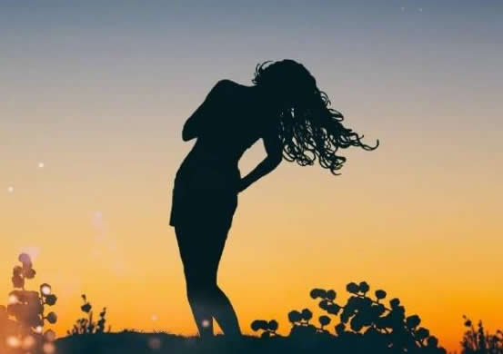 一个人寒了心的图片(一个人寒了心的说说)