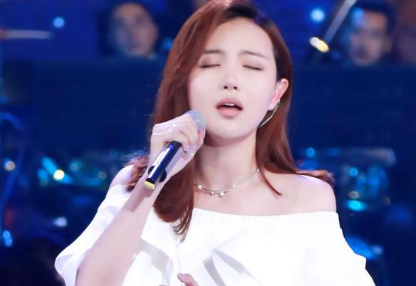 刘美麟个人资料哪里人(简介,身高,年龄,三围,图片）-昕薇网